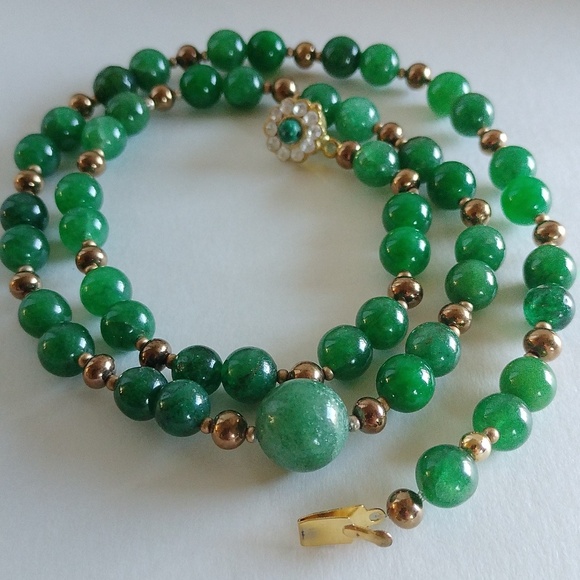 VINTAGE FAUX GREEN JADE NECKLACE WITH FAUX DIAMONDS FANCY CLASP  22" LONG - Picture 2 of 7